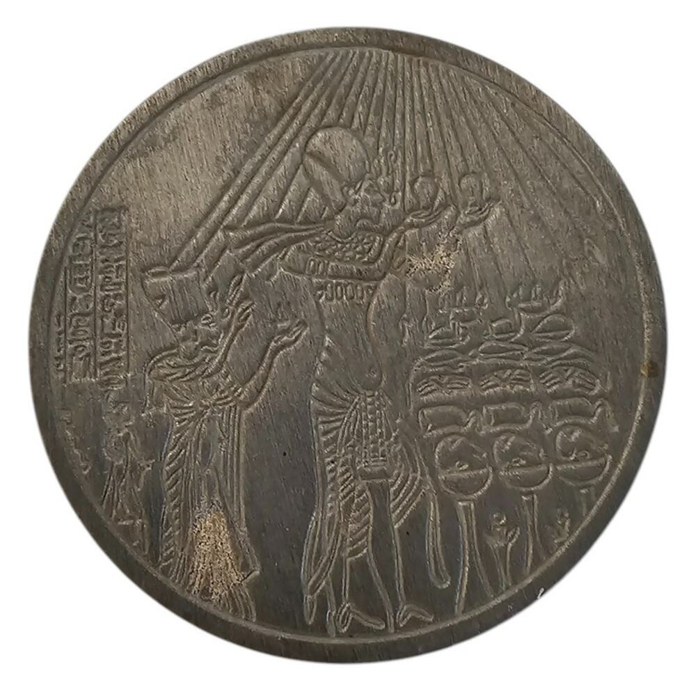 Vintage Egyptian Medallion Pharaoh Akhenaten Wife Nefertiti Paperweight